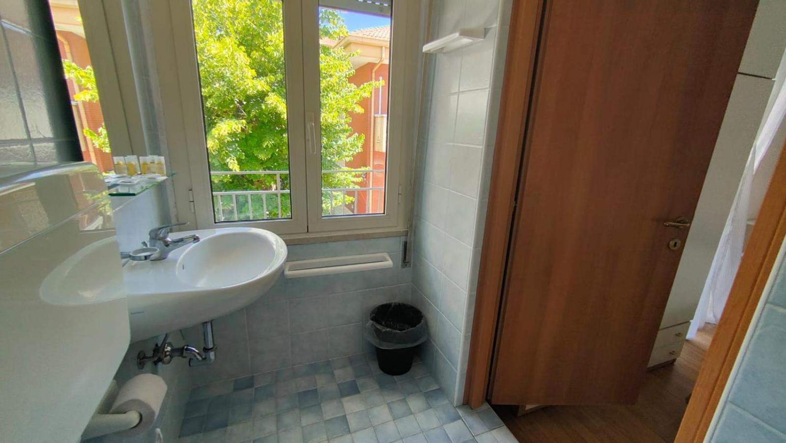 Hotel Eriale Rimini Ngoại thất bức ảnh
