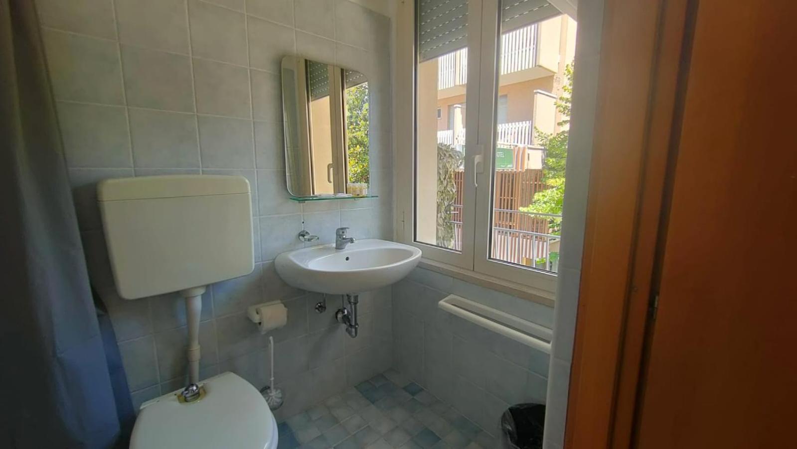 Hotel Eriale Rimini Ngoại thất bức ảnh