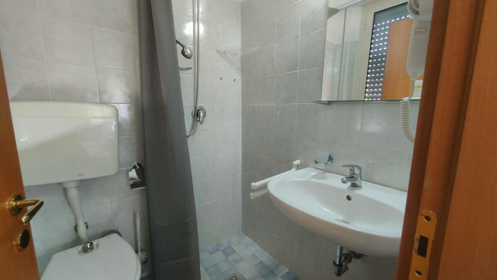 Hotel Eriale Rimini Ngoại thất bức ảnh